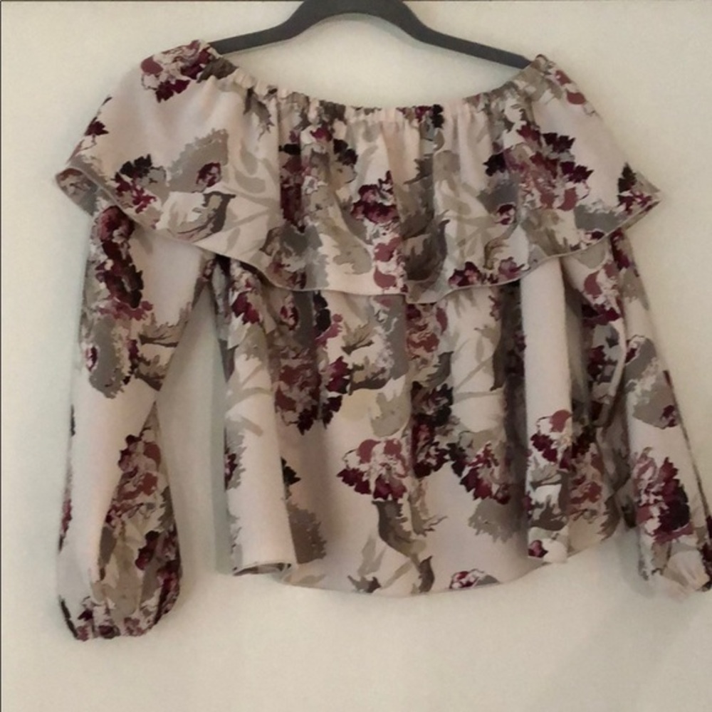 ✨NWOT ARITZIA OFF THE SHOULDER TOP✨